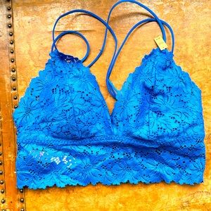 $10 bundled Victoria’s Secret M intimate top bra